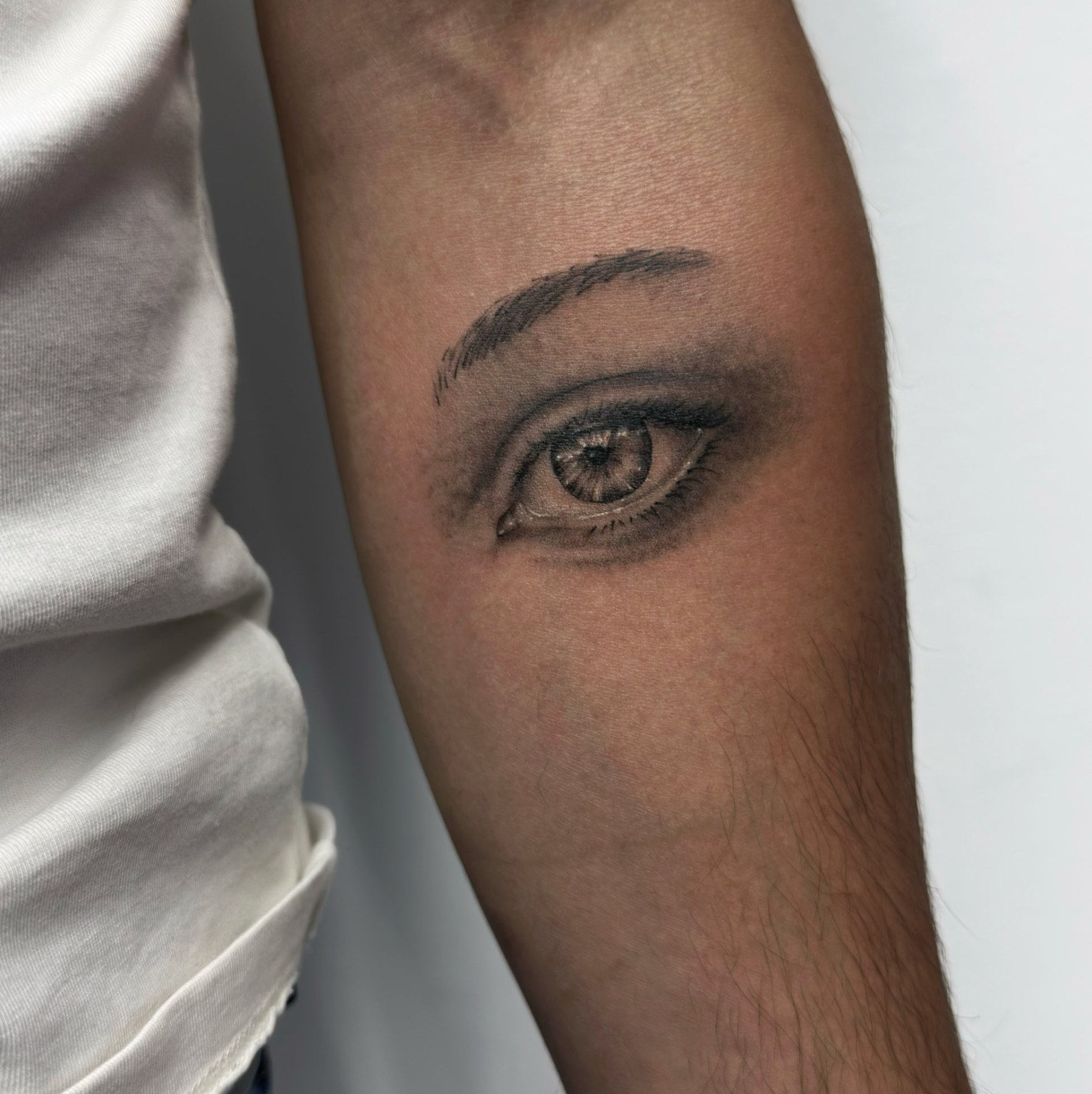 Microrealism eye · Henry